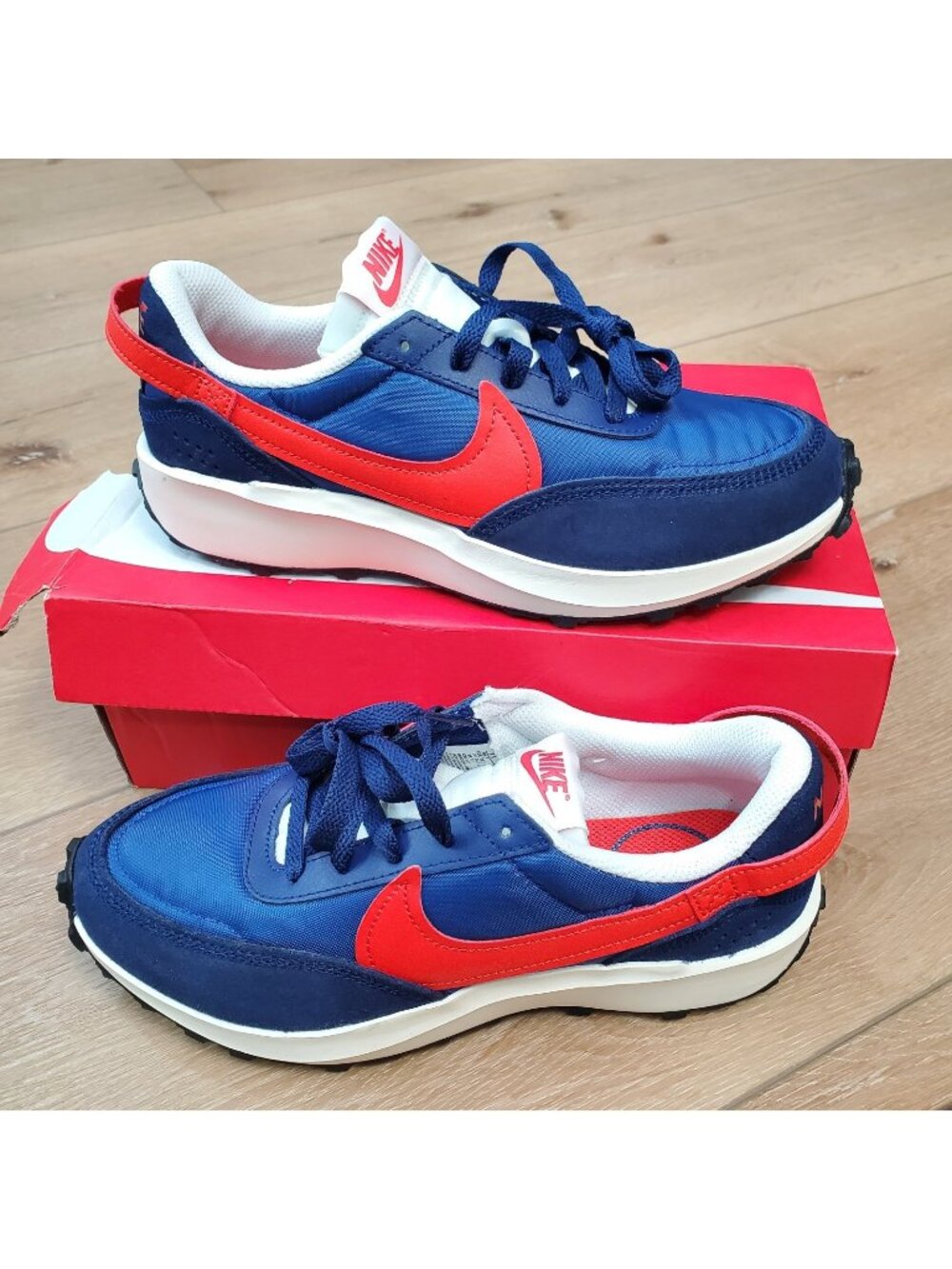 Nike Womens Size 7.5 Running Shoe Waffle Debut Blue Void /Picante Red IB4364-492
